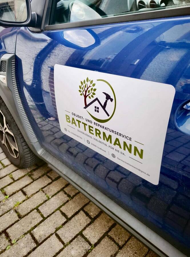 Firmenfahrzeug im Einsatz für die Objektbetreuung